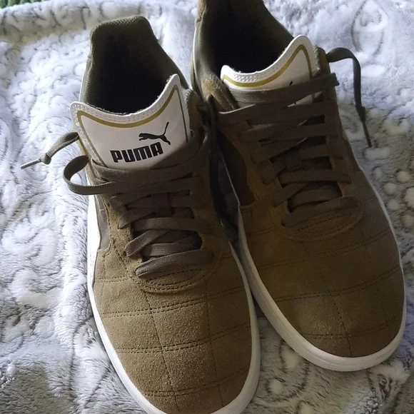 Puma Men's 10 Olive Suede Sneakers, Worn Once Indoors Display, New w Box - Picture 3 of 11